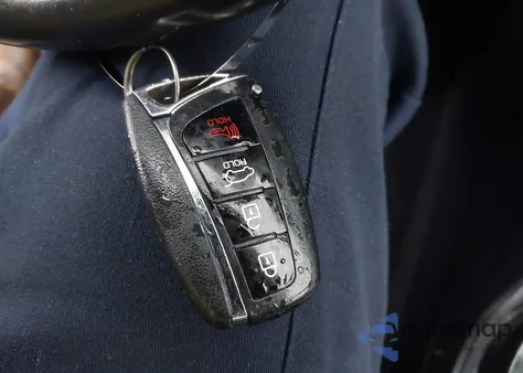 2017 Hyundai Santa Fe Sport 2.4L из США, поврежденный, VIN 5NMZU3LB5HH007144